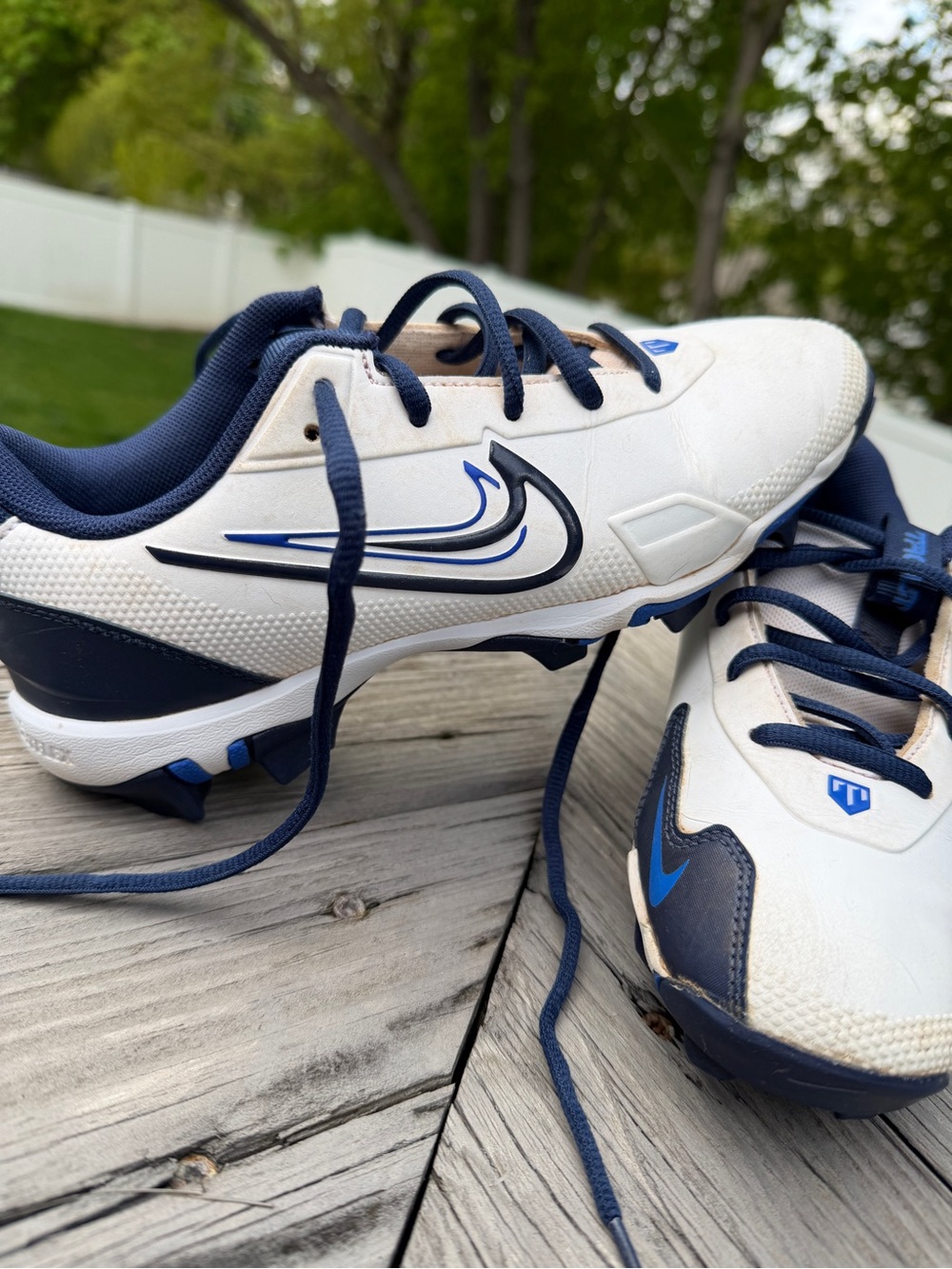 Nike Kids White and Navy Baseball Cleats